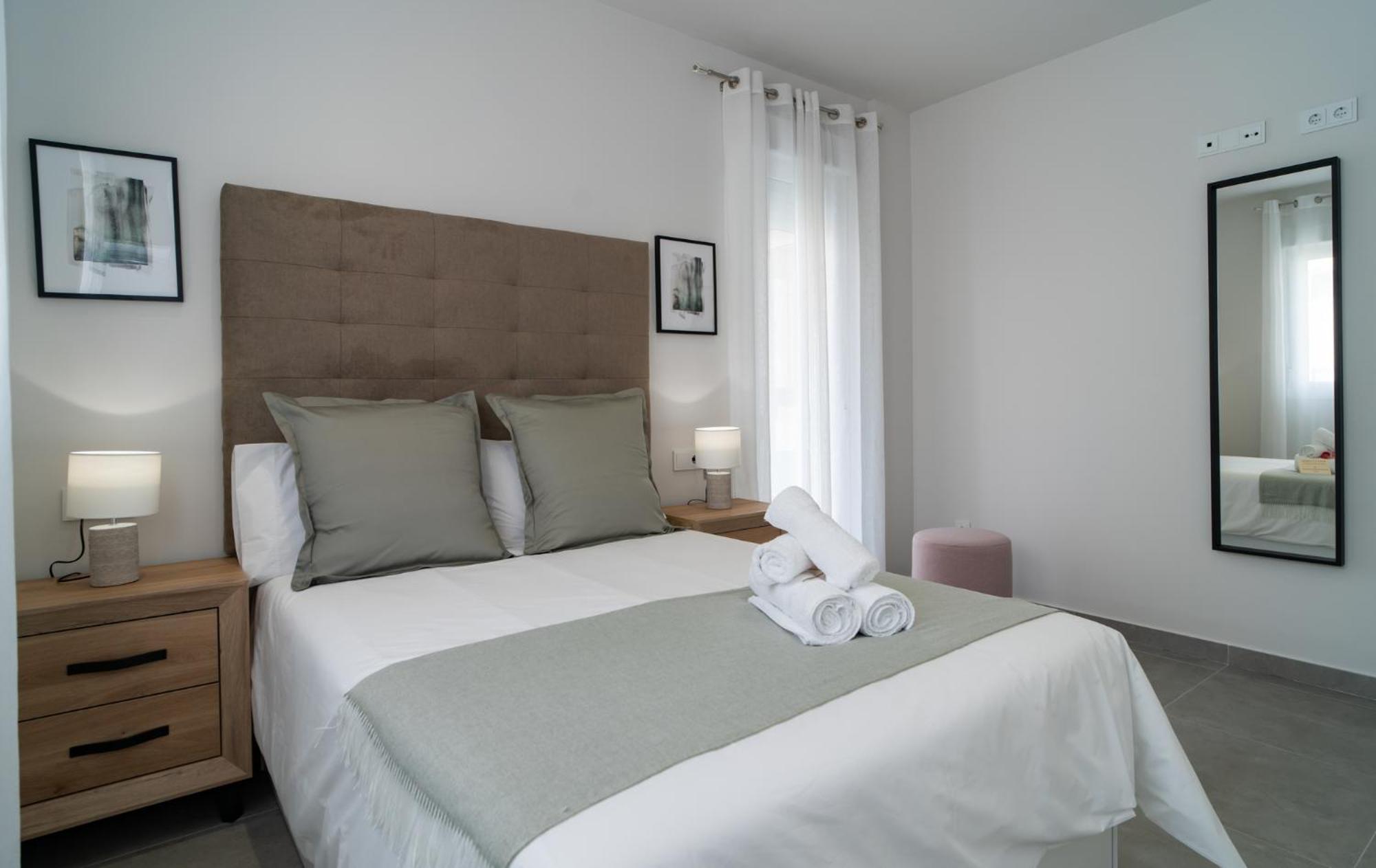 Aac Malaga - Apartamento Con Terraza, Muy Amplio, Totalmente Equipado, Cerca Del Centro Y Nuevo! Rum bild